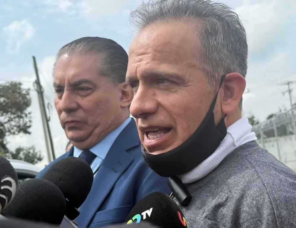 Israel Vallarta sale del penal del Altiplano tras ser absuelto de secuestro, el 1° de agosto de 2025.