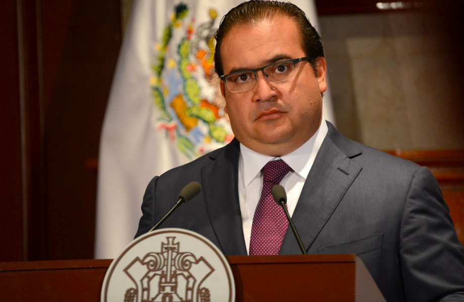 El equipo de abogados de Javier Duarte, encabezado por Pablo Campuzano, a su llegada al Reclusorio Norte.