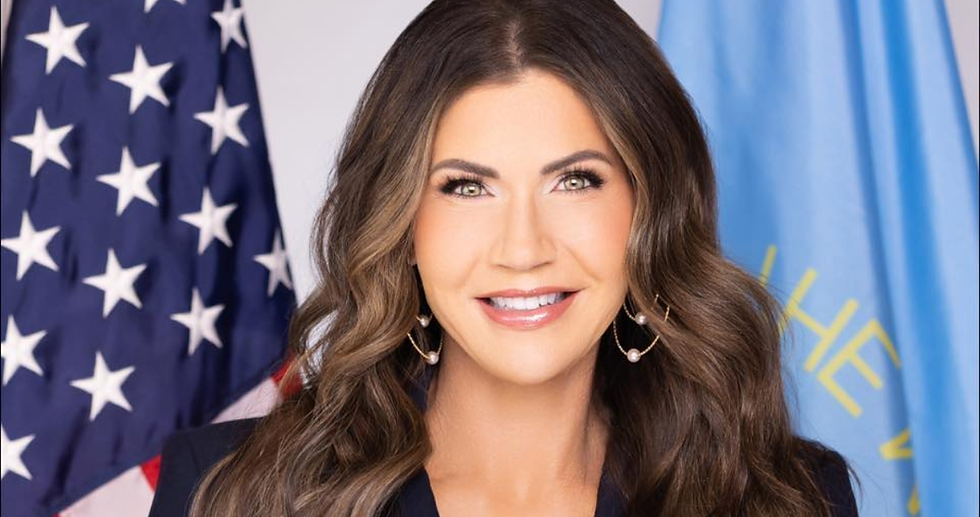 De acuerdo con dos exfuncionarios estadounidenses, Kristi Noem podría ser sustituida muy pronto como Secretaria de Seguridad Nacional de EU, cargo que pasaría a ocupar un futuro exgobernador.