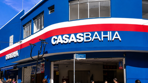 Casas Bahia fechou 298 lojas em uma nova rodada de reestruturação, movimento que também resultou em cerca de 1,9 mil desligamentos.