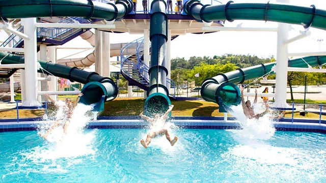 club com piscina 