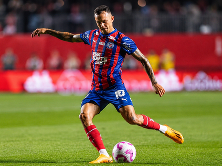 Iago chegou a São Paulo na noite de terça-feira para concluir sua transferência e reforçar o elenco tricolor.