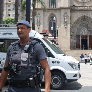 Um POLICIAL MILITAR EM SÃO PAULO