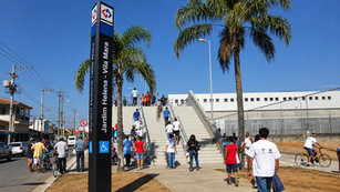 O Jardim Helena combina áreas residenciais, transporte ferroviário, equipamentos públicos e extensas áreas associadas à várzea do Rio Tietê.