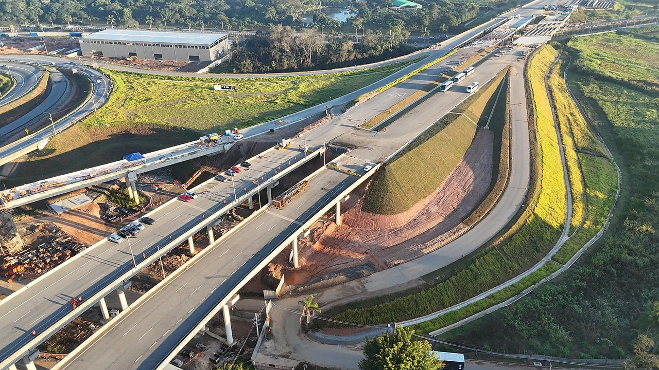 Grandes projetos de infraestrutura normalmente geram efeitos em cadeia.