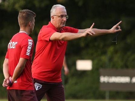 O São Paulo intensifica a preparação no CT da Barra Funda antes da retomada das competições oficiais.