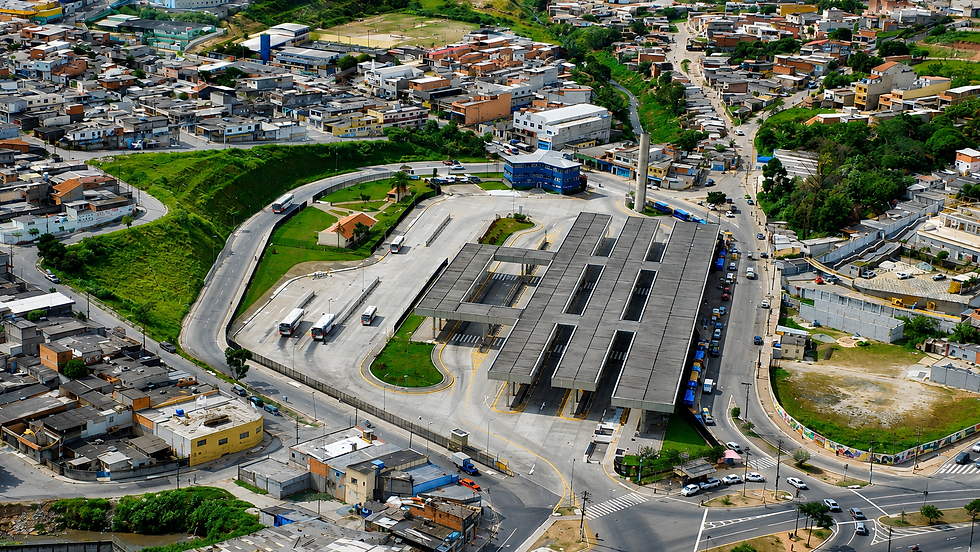Cidade Tiradentes reúne milhares de moradias, comércio em expansão e importantes equipamentos públicos, formando uma das regiões mais populosas da Zona Leste de São Paulo.