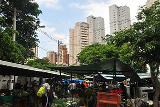 foto de uma feira de são paulo 