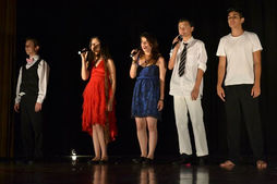 Neste Sábado: Gato Azul apresenta Avenida Broadway no Cariocão