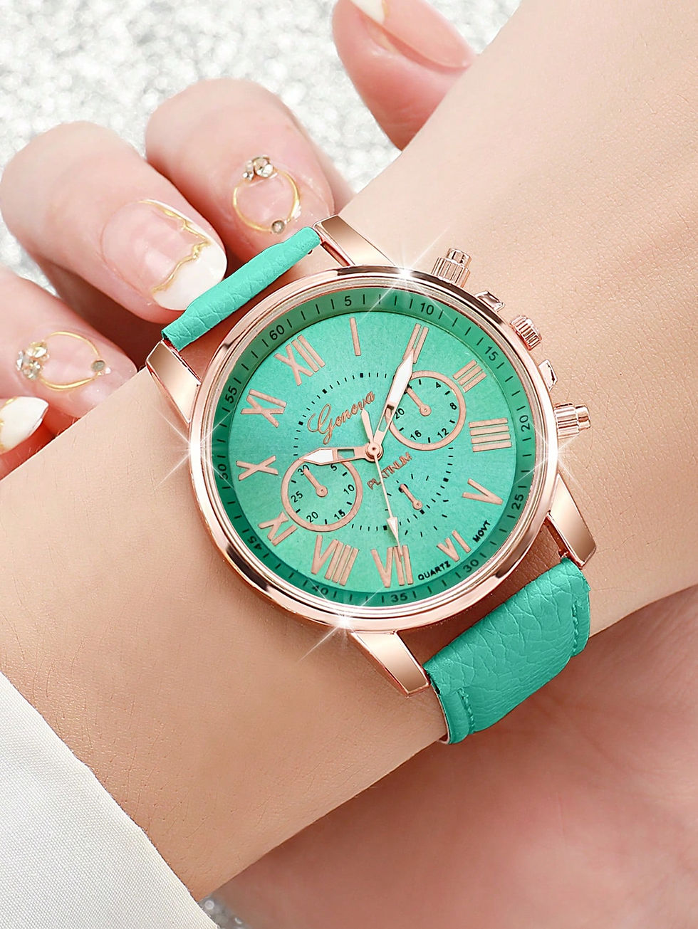 Thumbnail: 5pcs/Set Women's Fashion Casual Quartz Wrist Watch With Leather Belt And Triple