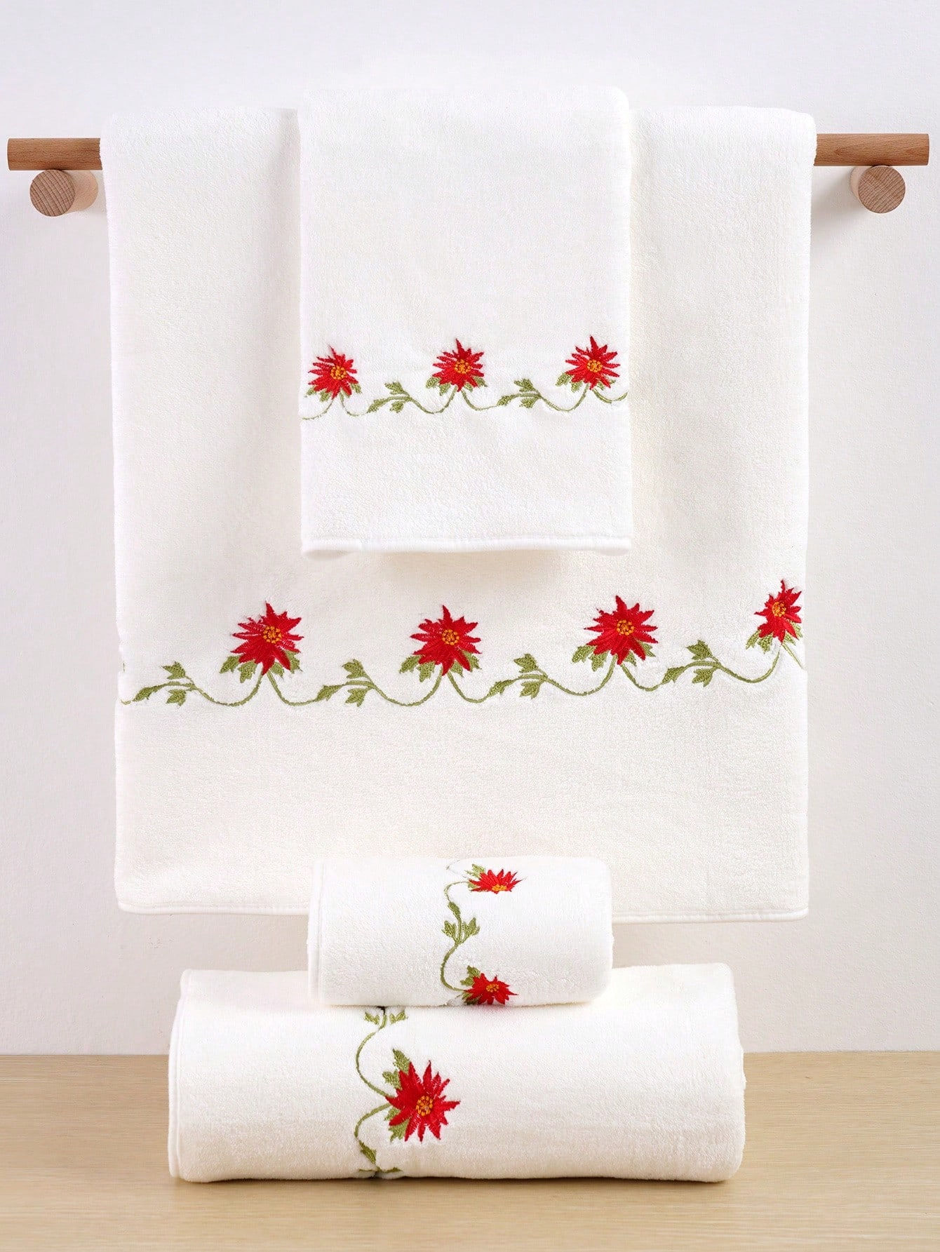 1pc Coral Fleece Exquisite Embroidery Solid Color Towel/Bath Towel Soft, Absorb