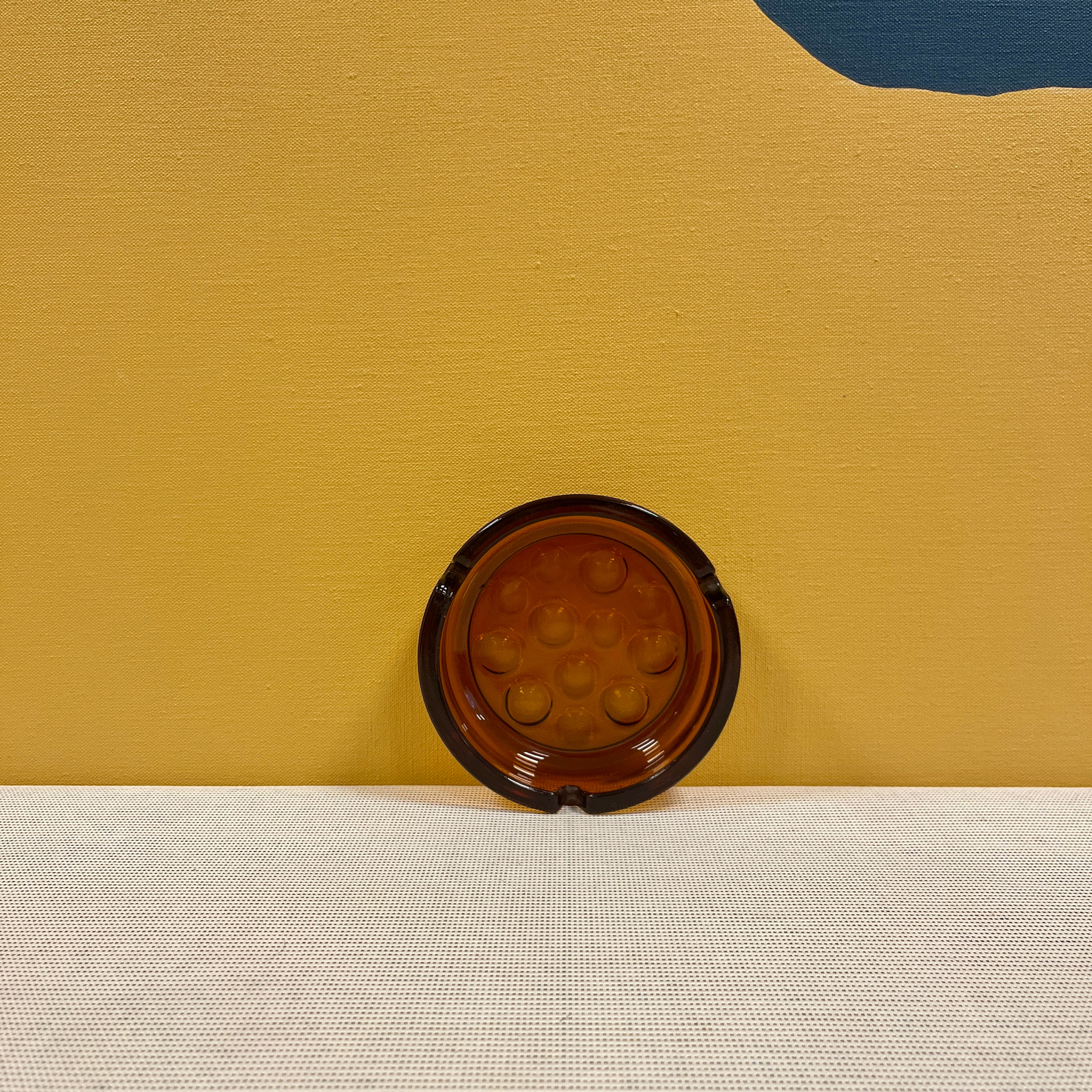 Cendrier en verre ambré année 1970