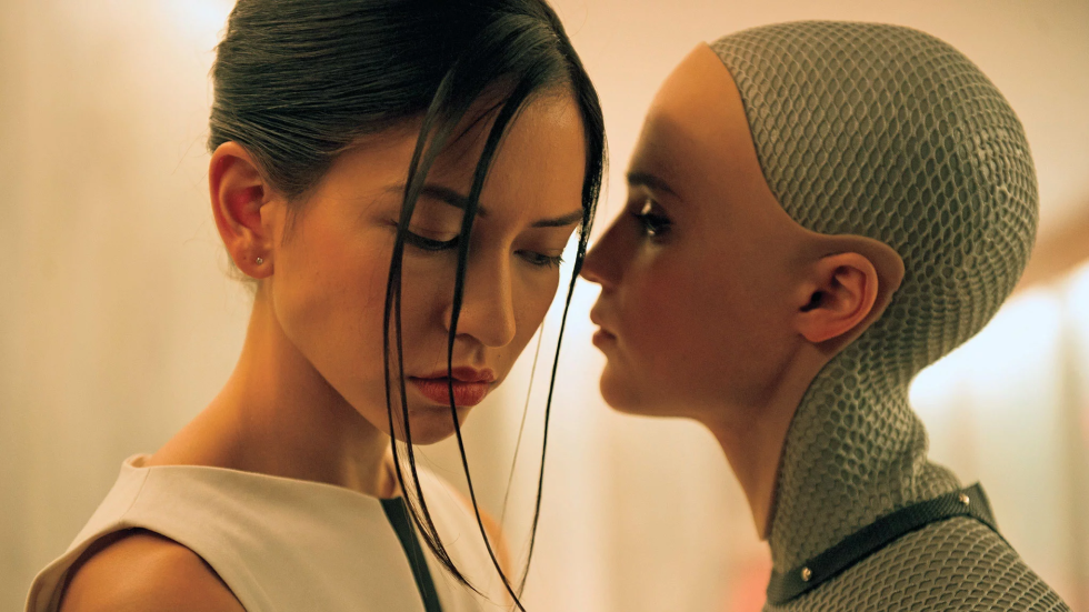 Kyoko (Sonoya Mizuno) and Ava (Alicia Vikander) conspire in Ex Machina