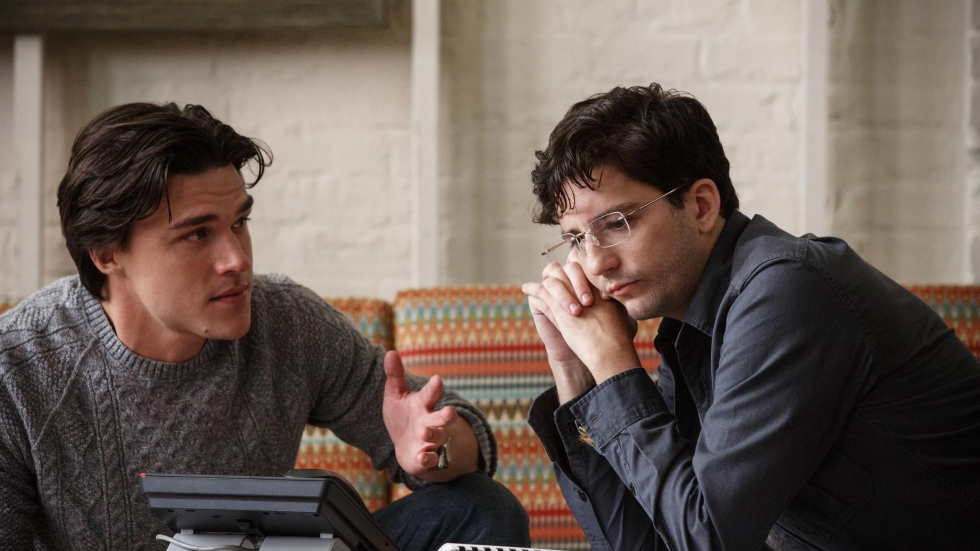 Jamie (Finn Wittrock) and Charlie (John Magaro) wonder if they're doing the right thing in The Big Short