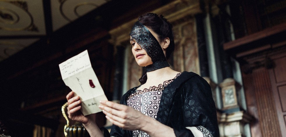 Lady Sarah (Rachel Weisz) hides a scar in The Favourite