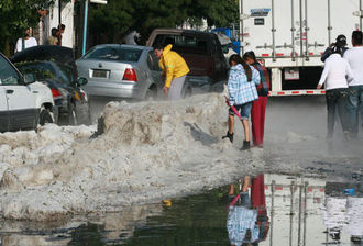 Medio metro de granizo en Saltillo, estudiante muere aplastado por techo