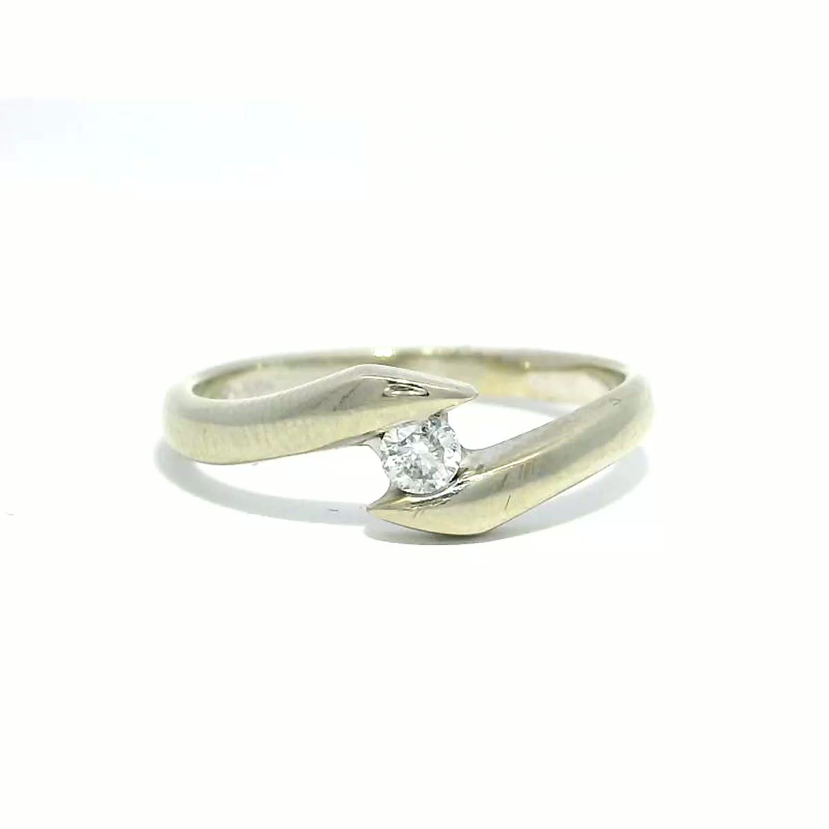 Round Brilliant Diamond Bypass Solitaire Ring in White Gold