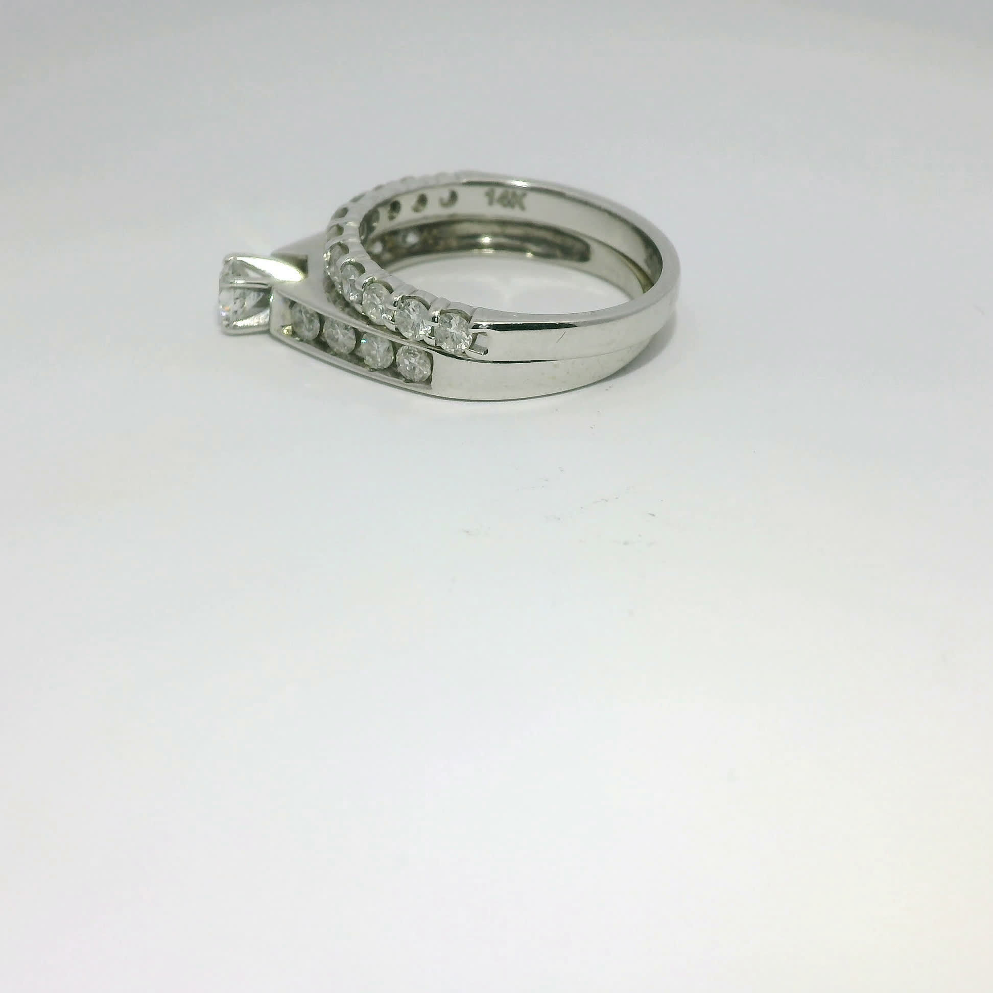 Round Brilliant Cut Diamond Bridal Set in White Gold
