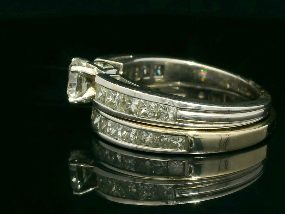Thumbnail: Round Brilliant and Princess Cut Diamond Bridal Set in White Gold