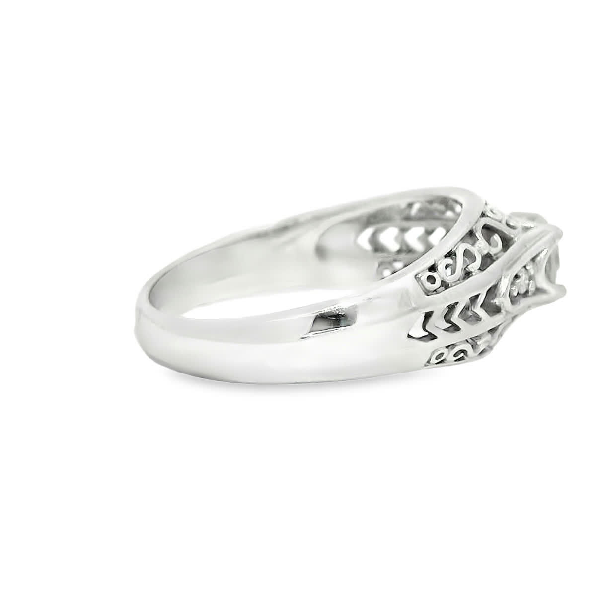 Round Brilliant Diamond Filigree Solitaire Ring in White Gold