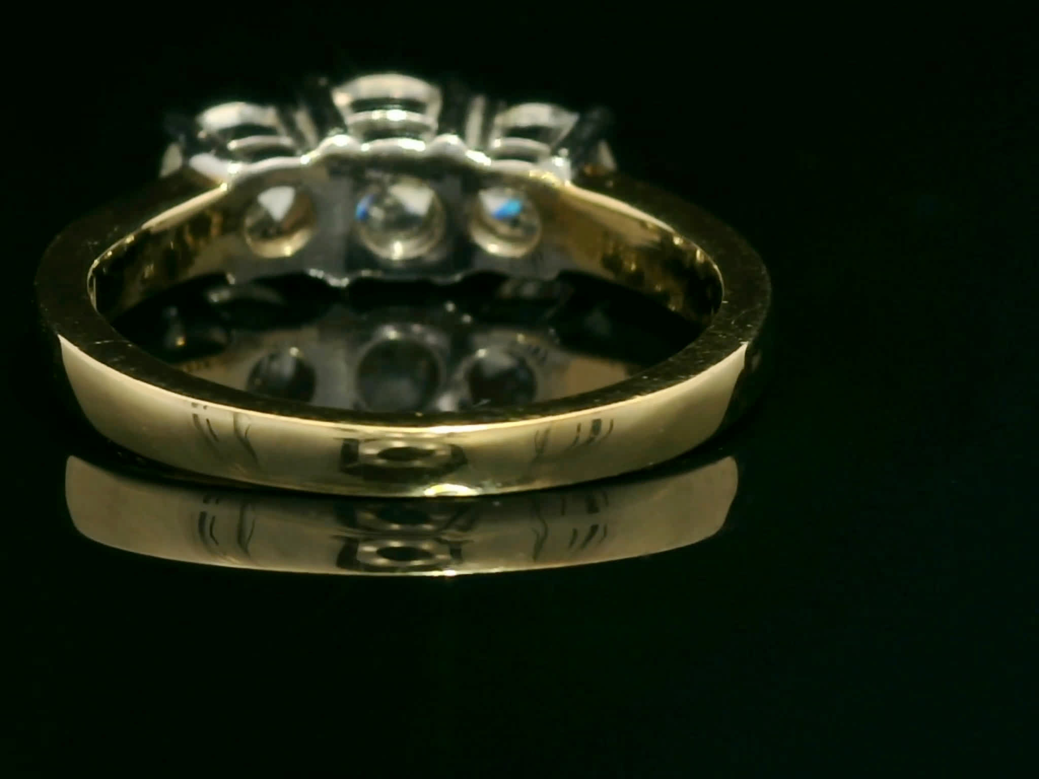Classic Three-Stone Round Brilliant Diamond Anniversary Ring in Yellow Gold