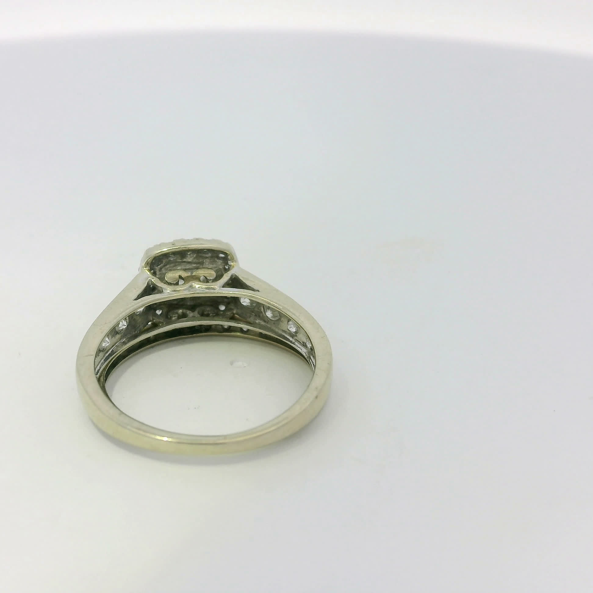 Round Brilliant-Cut Diamond Halo Bridal Set in White Gold