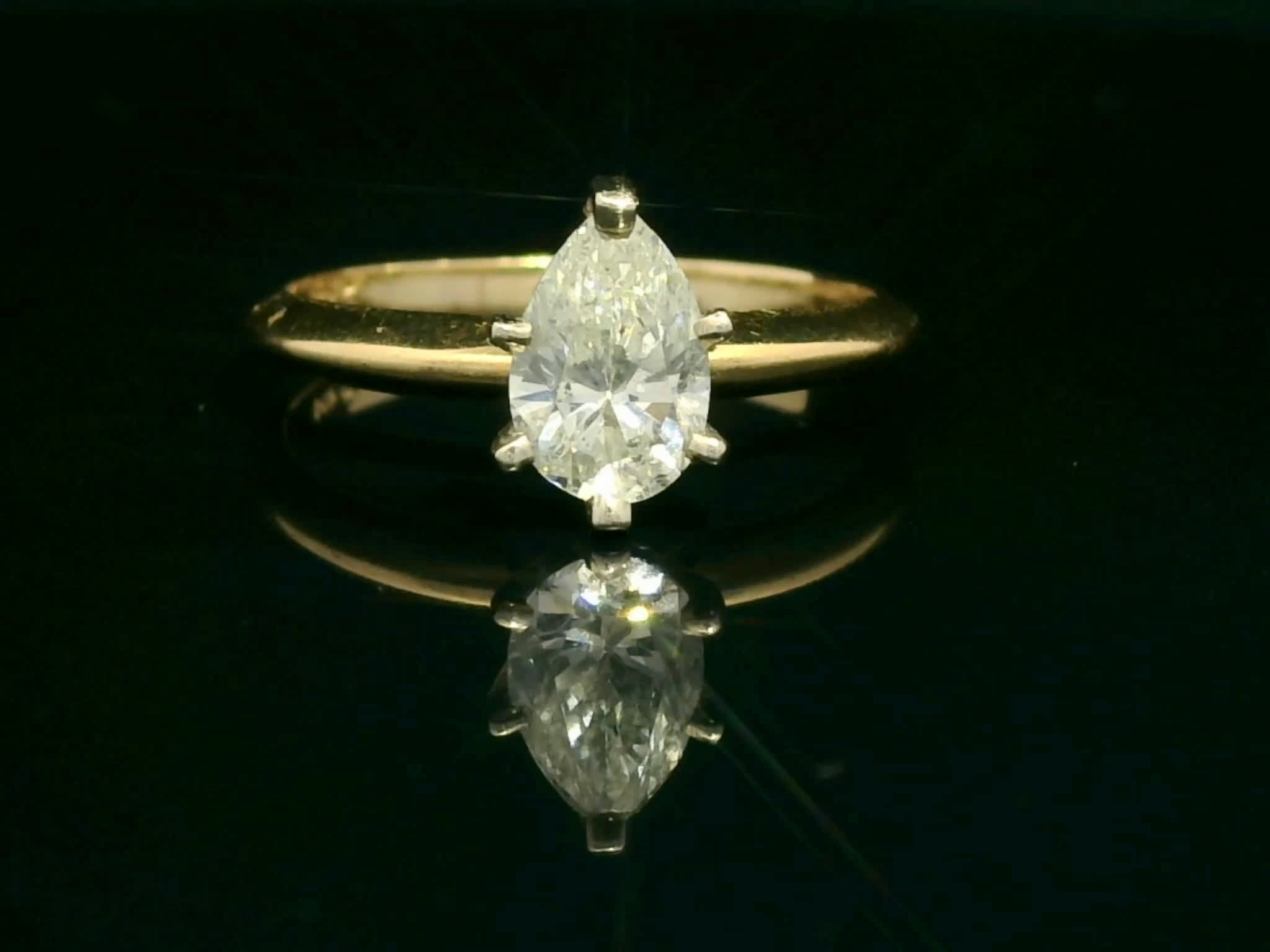 Solitaire Pear Brilliant Diamond Ring in Yellow Gold