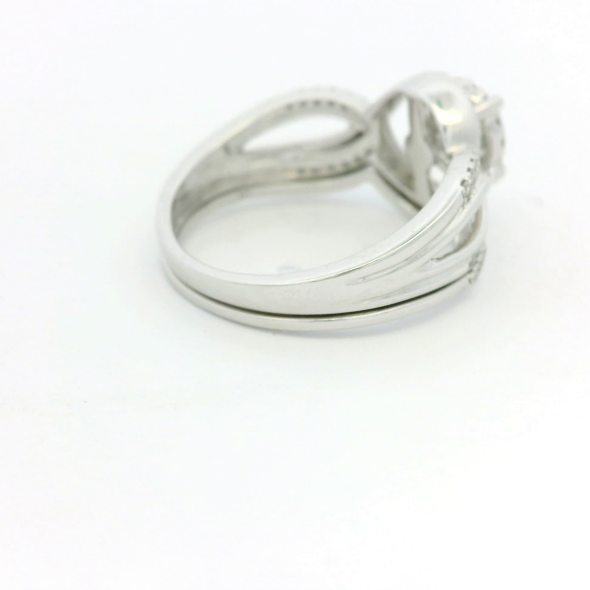 Round Brilliant Diamond Halo Engagement Ring in 14k White Gold Pavé Wave Band