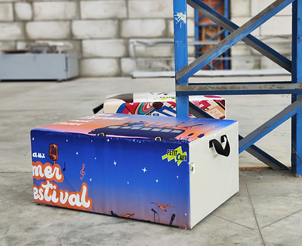 Pouf upcyclé sur mesure en collaboration avec RAEV Maroquinerie