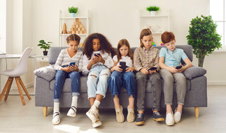 CANADA: Program led by drama therapist from Chabad Lifeline to address screen use in tweens