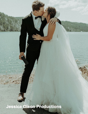 Wedding by the beautiful lake