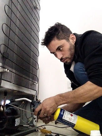 Instalamos um motor novo no seu refrigerador