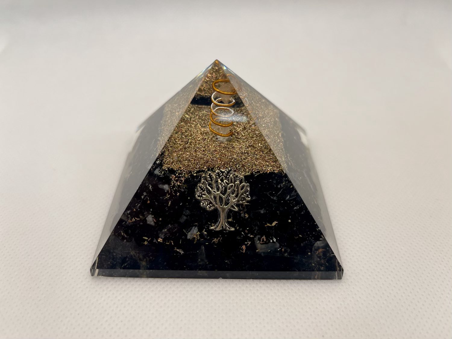 Pyramide d’orgonite Tourmaline noire 