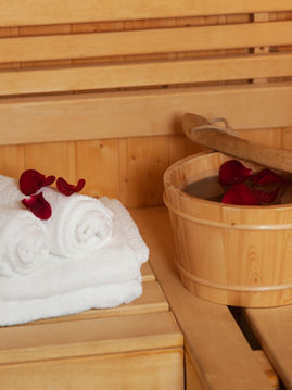 Esenciální oleje v sauně: jak si z obyčejného saunování udělat voňavý rituál