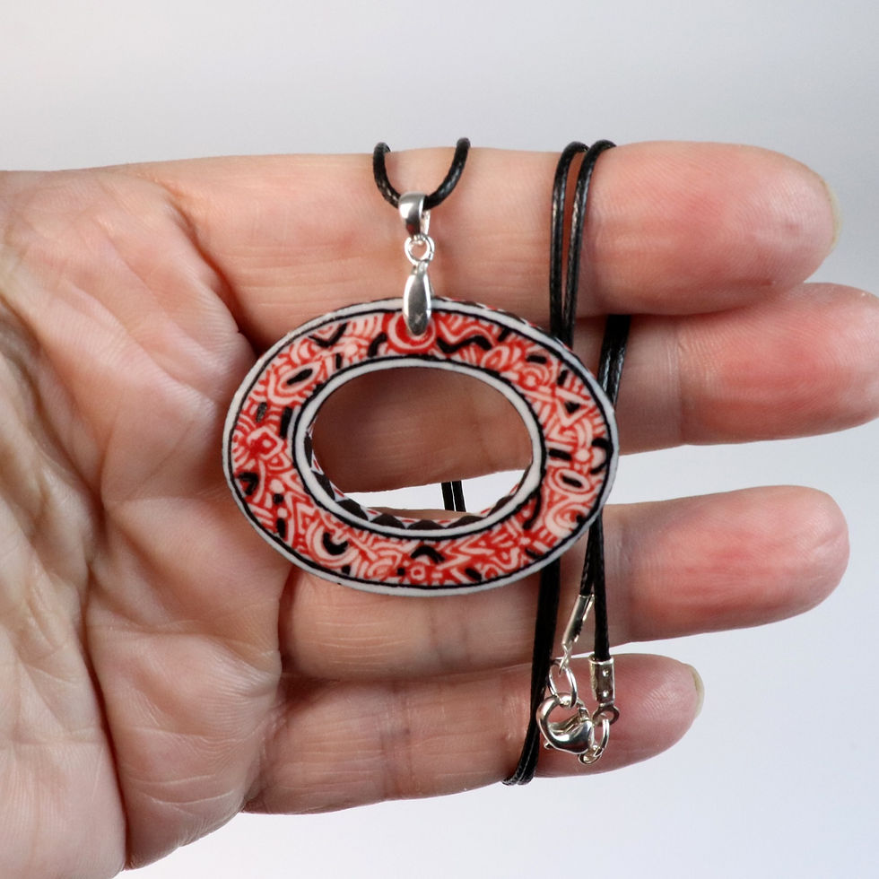 Thumbnail: Oval-shaped Pendant Necklace