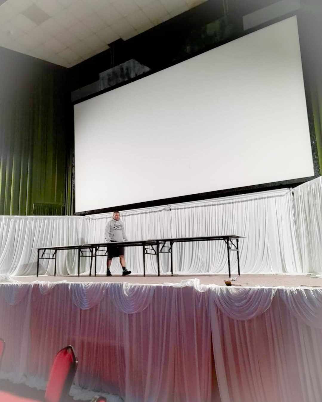 Pipe and Drape system