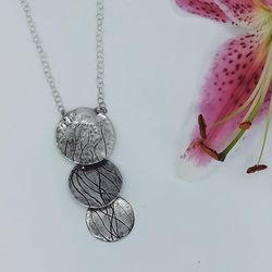 Collier Mobile - Fleur 🌺🌹🌷
Création unique
Bijoux fait main en argent 925

#bijoux #col