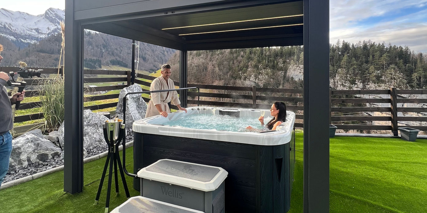 Villa Tauris in Emmetten schwebt wie im Himmel über der Landschaft – exklusive Luxusvilla mit grenzenlosem Panoramablick über See, Alpen und bis in den Schwarzwald.