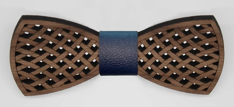 Sličica: Leseni metuljček. Barvo traka na sredini je možno poljubno izbirati.