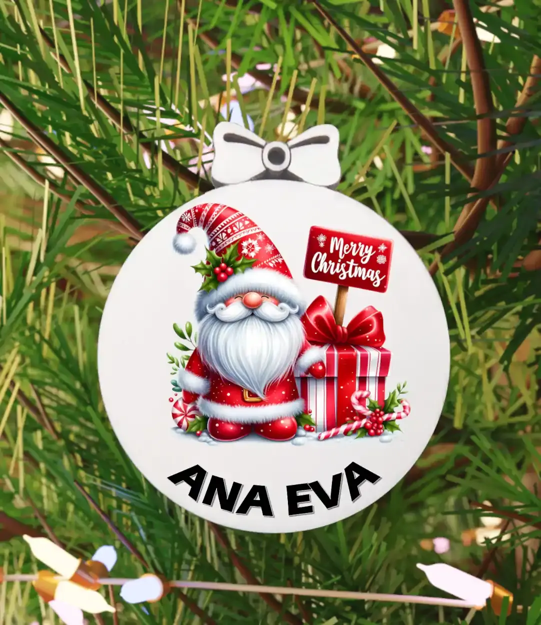 tiskani božični leseni imenski okrasek božiček škrat