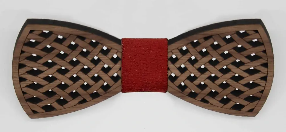 Leseni metuljček. Barvo traka na sredini je možno poljubno izbirati.