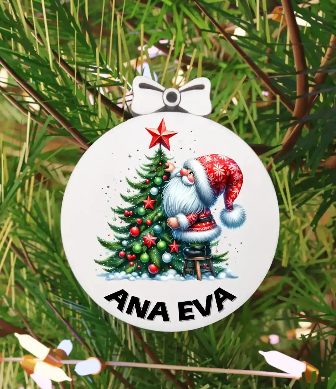 tiskani božični leseni imenski okrasek božiček škrat