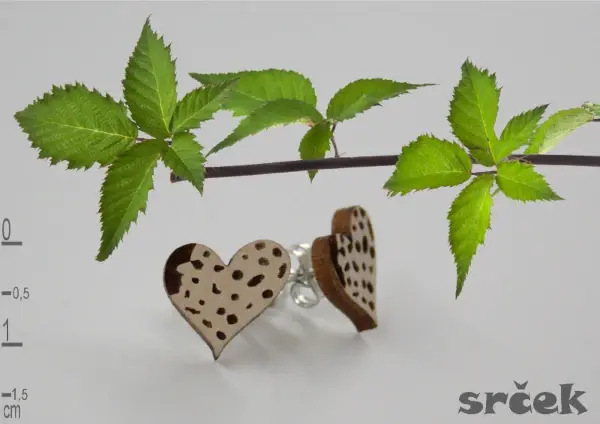 Leseni mali vstavni uhani, srce, srček