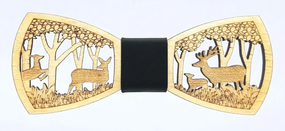 Leseni lovski metuljček. Barvo traka na sredini je možno poljubno izbirati.