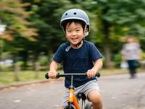 ヘルメットを用意して安全にストライダーを楽しむ子