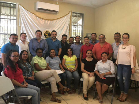 El presidente del Capítulo de Roatan, Abogado Yimy Chirinos, clausuró el curso de Certificación de C