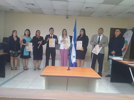 Abogada Lourdes Fajardo Presidente del Capítulo de Santa Rosa de Copan y Abogado Nelson Lara Miembro