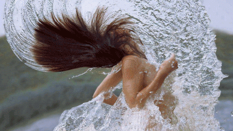 mulher BANHO E ESPUMA.gif