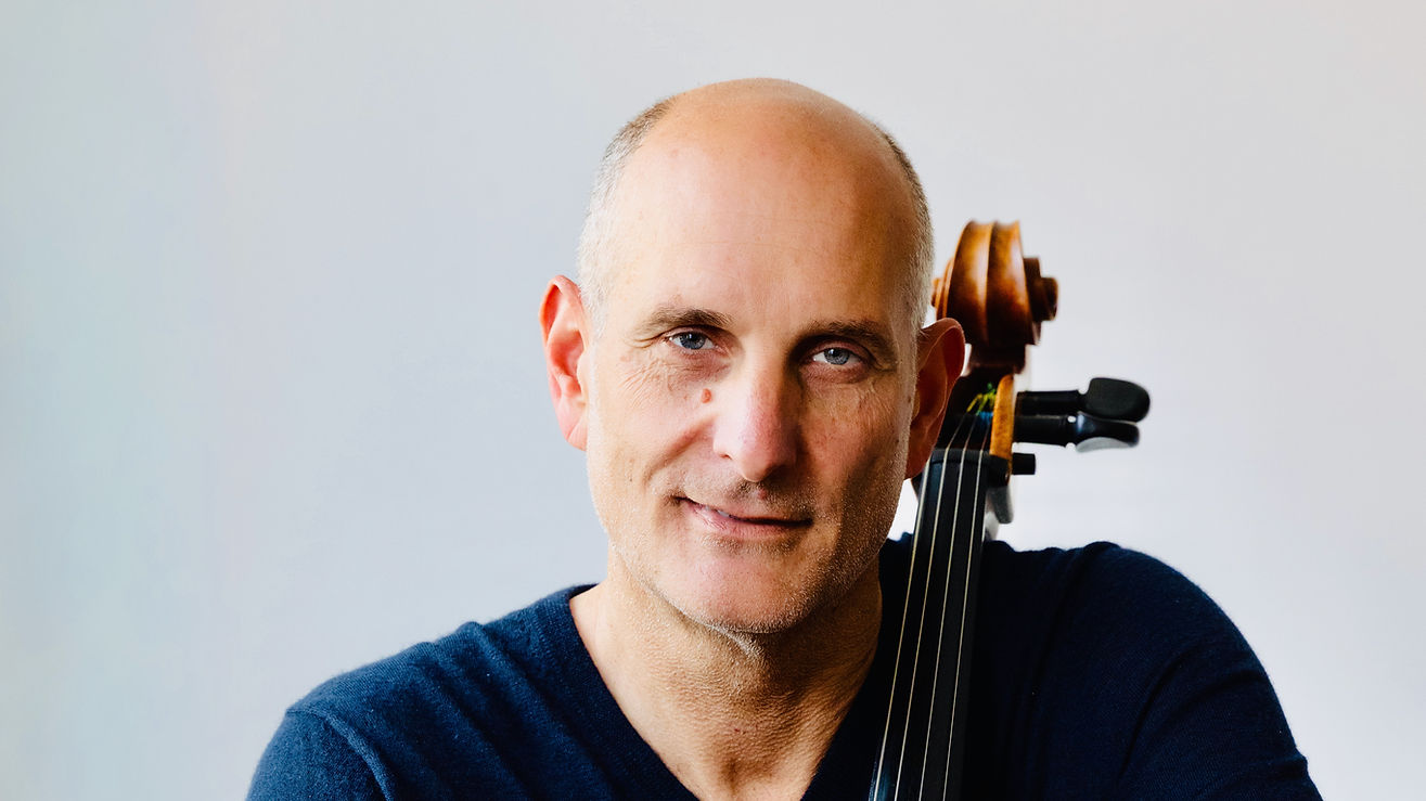 Der Cellist Cornelius BönschDer Cellist Cornelius Bönsch beschäftigt sich Musik unterschiedlichster Stilrichtungen. Von Baroc