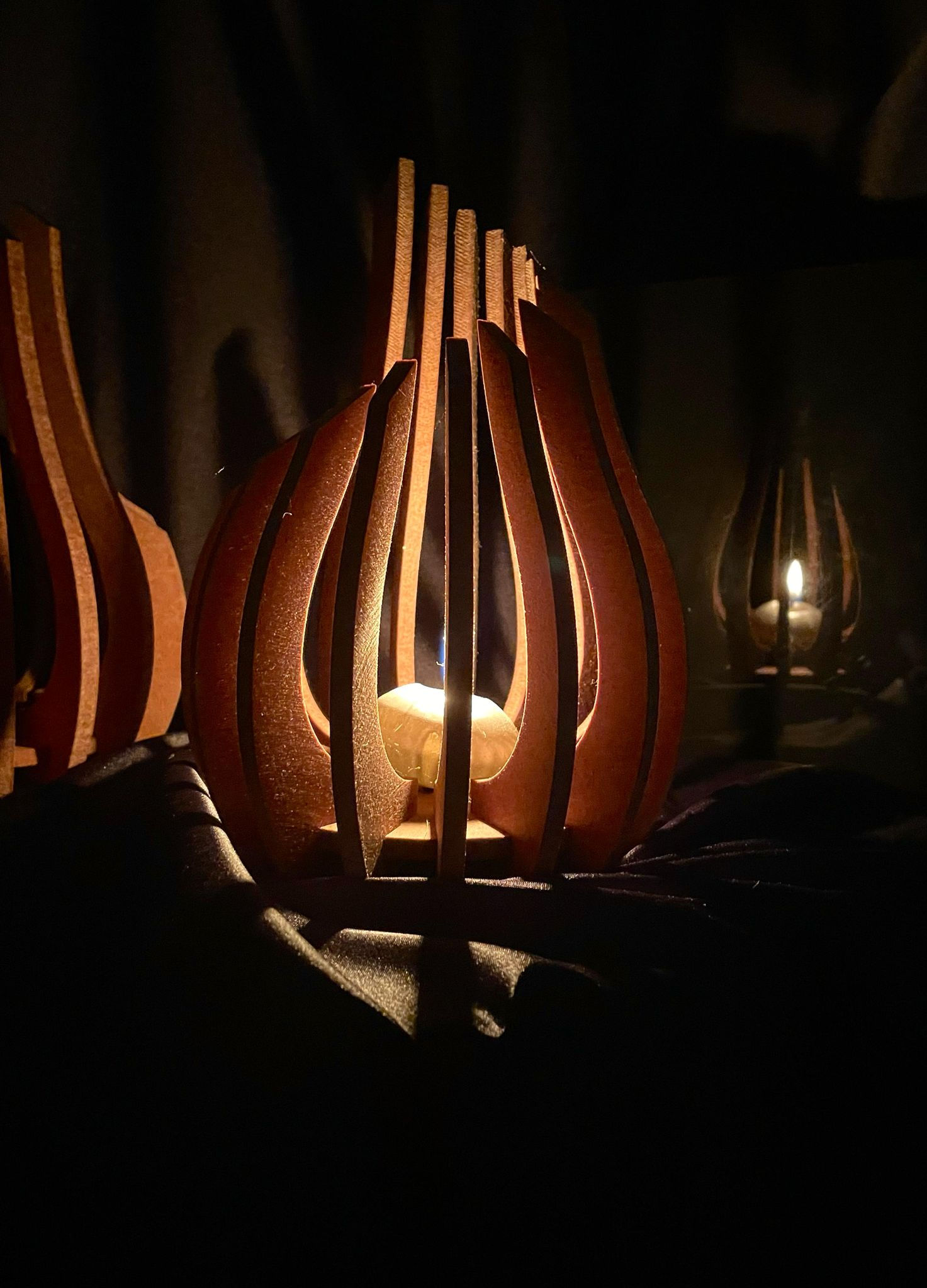 Dekorativer Kerzenhalter aus Holz